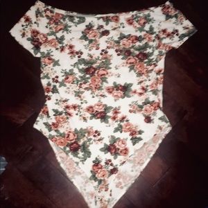 Floral Body Suit Size Medium clasped
